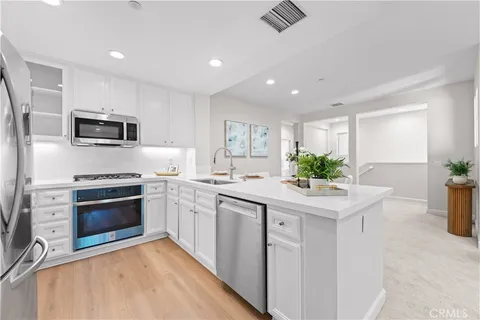 $1,239,000 | 141 Danbrook, Irvine, CA 92603