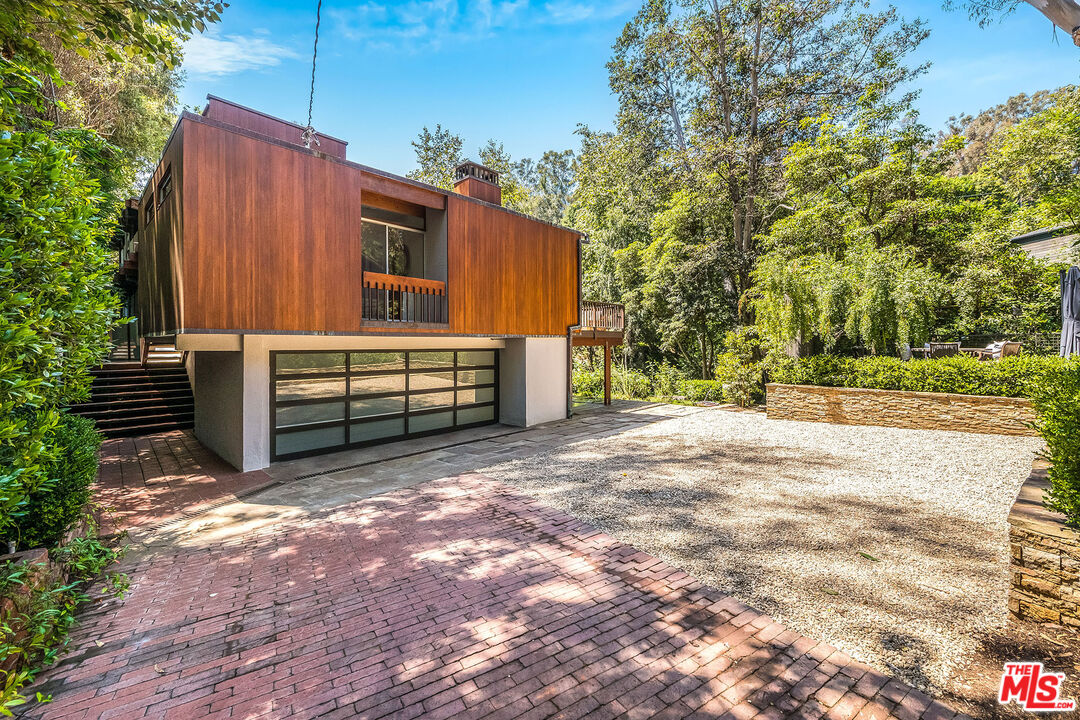 681 Brooktree Road Santa Monica, CA 90402 - Photo 4 of 33