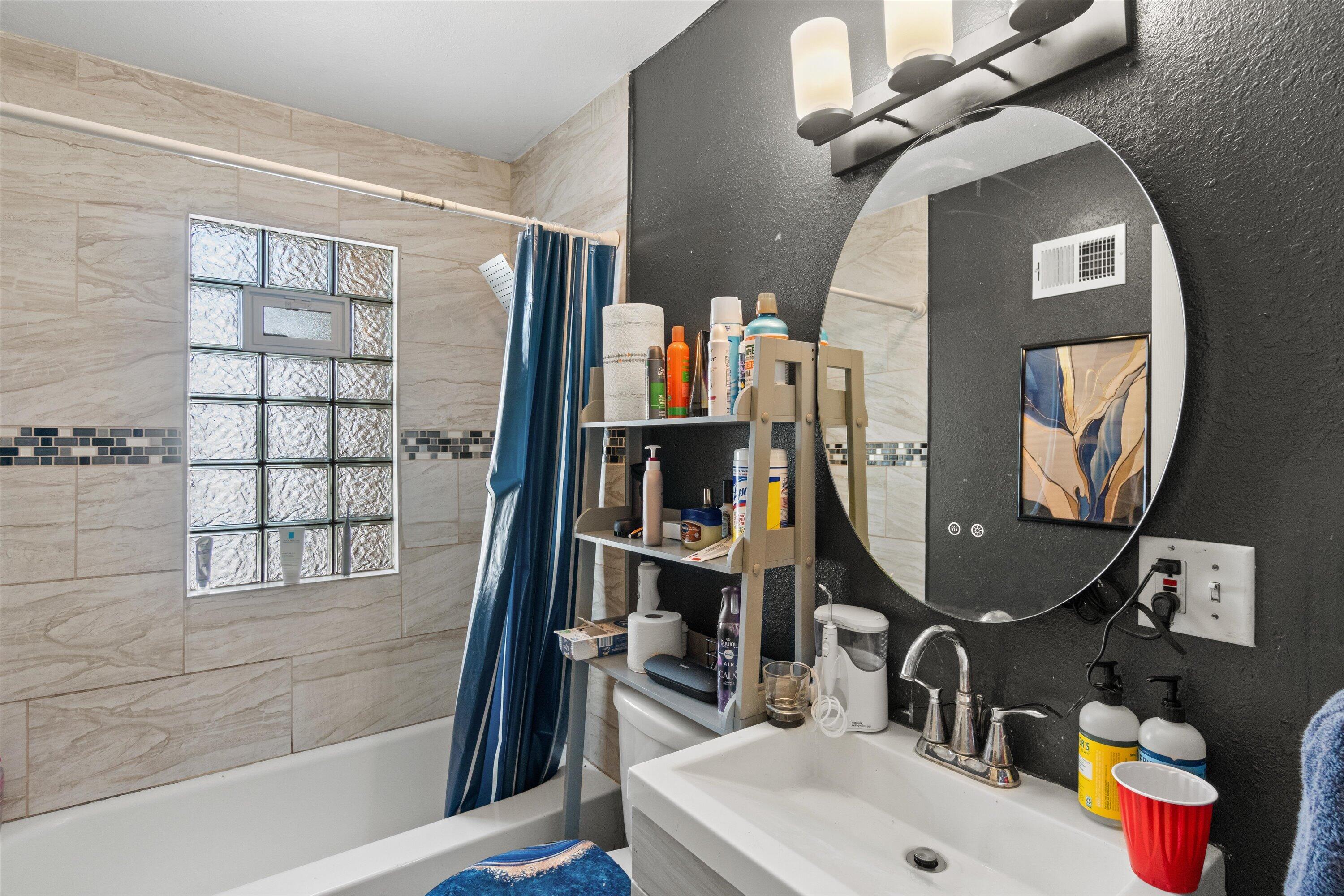 5936 North 35th Street Milwaukee, WI 53209 - Photo 12 of 19 Full bath