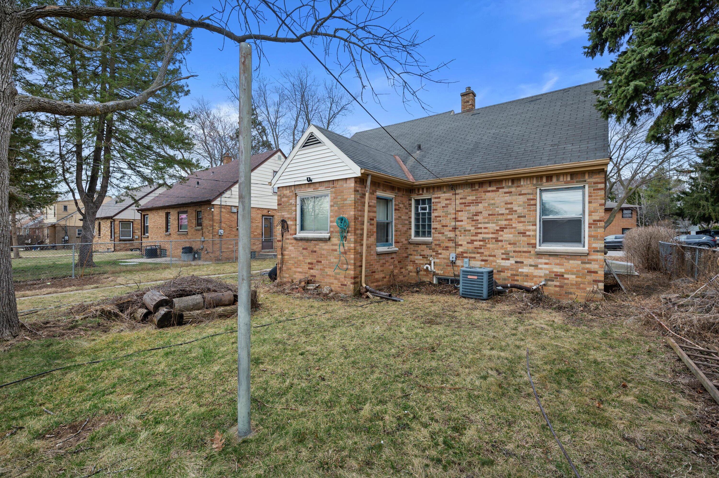 5936 North 35th Street Milwaukee, WI 53209 - Photo 17 of 19 16-Z62_7047