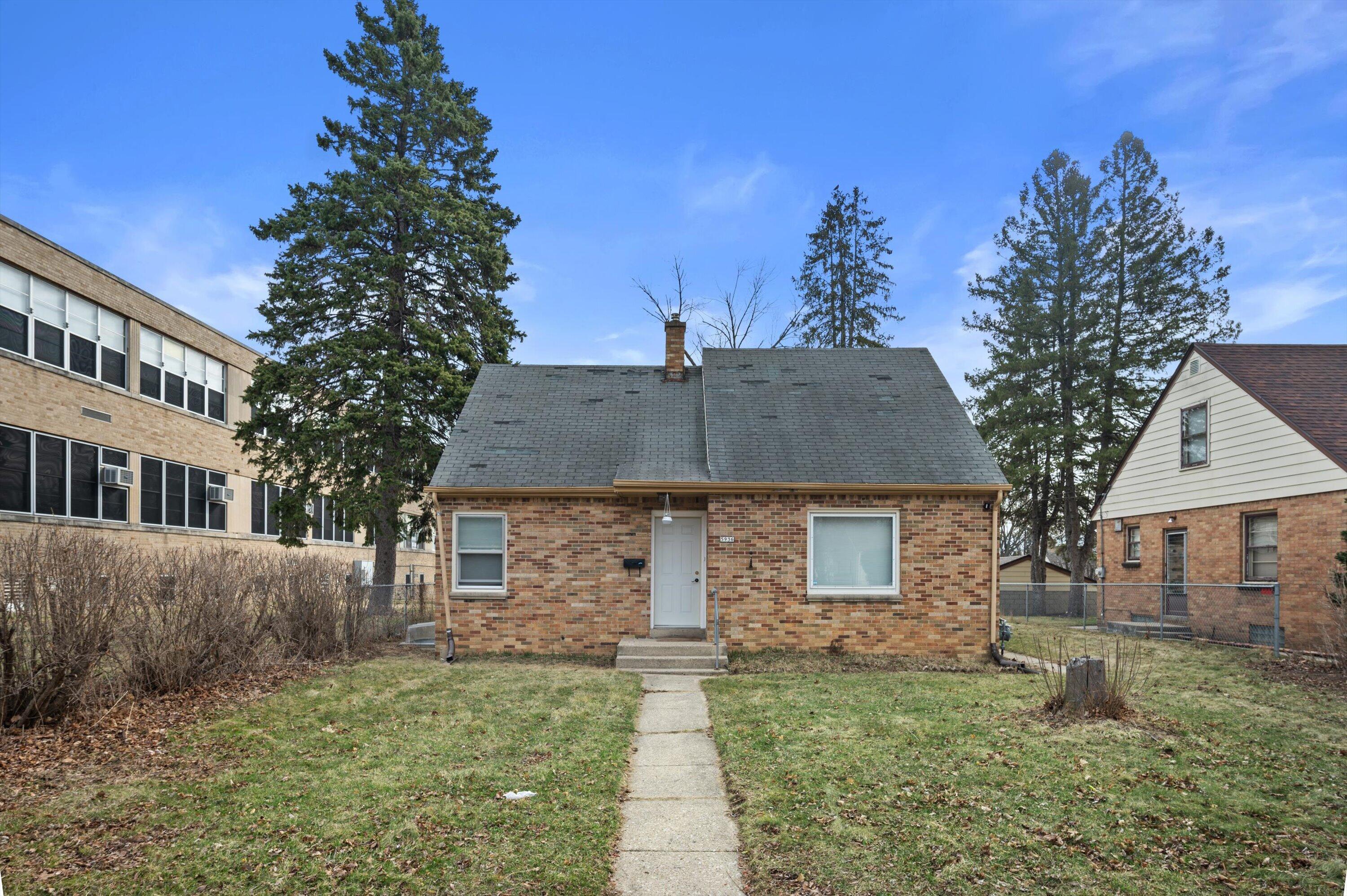 5936 North 35th Street Milwaukee, WI 53209 - Photo 2 of 19 Front