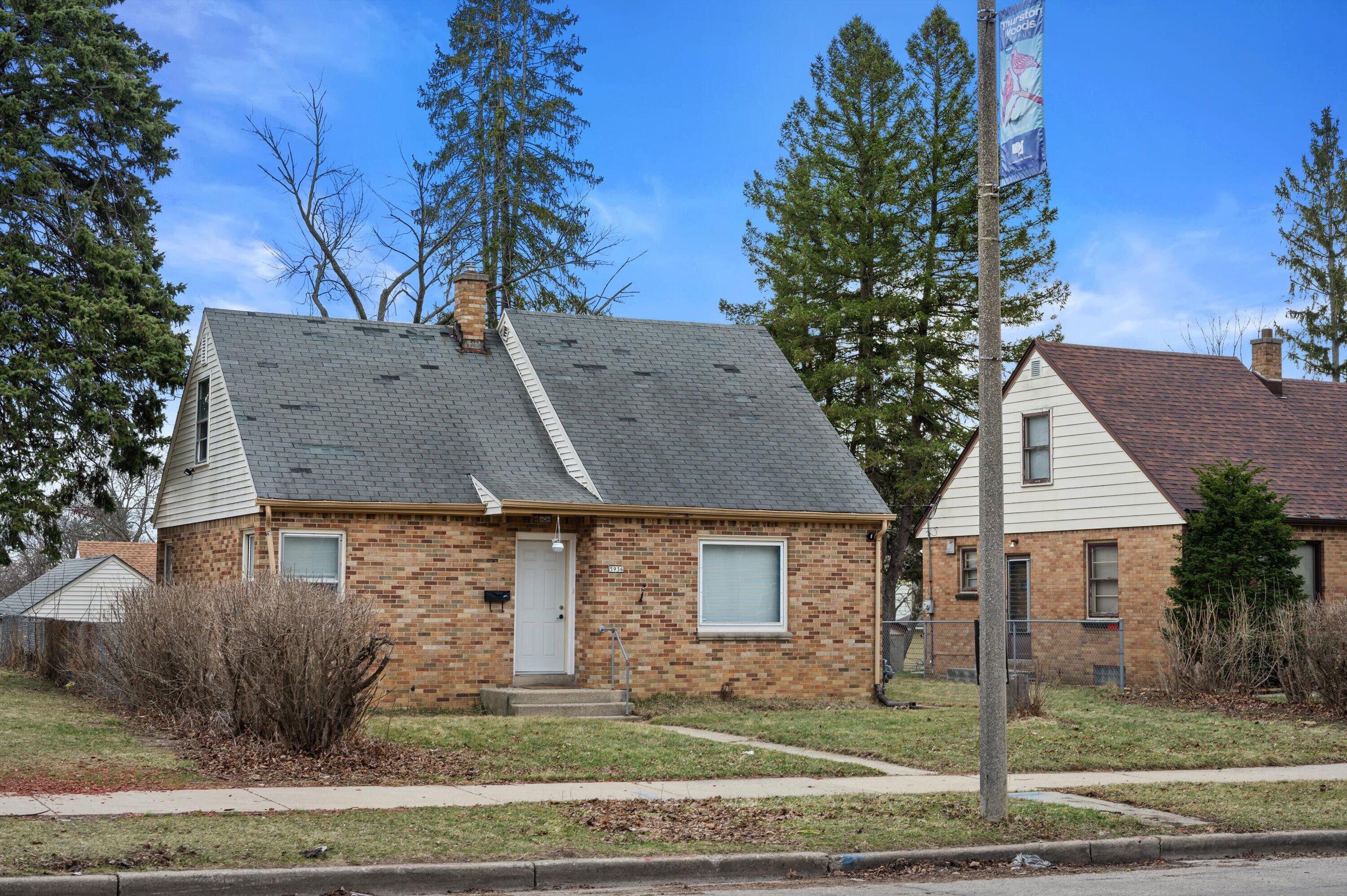 5936 North 35th Street Milwaukee, WI 53209 - Photo 3 of 19 Side View