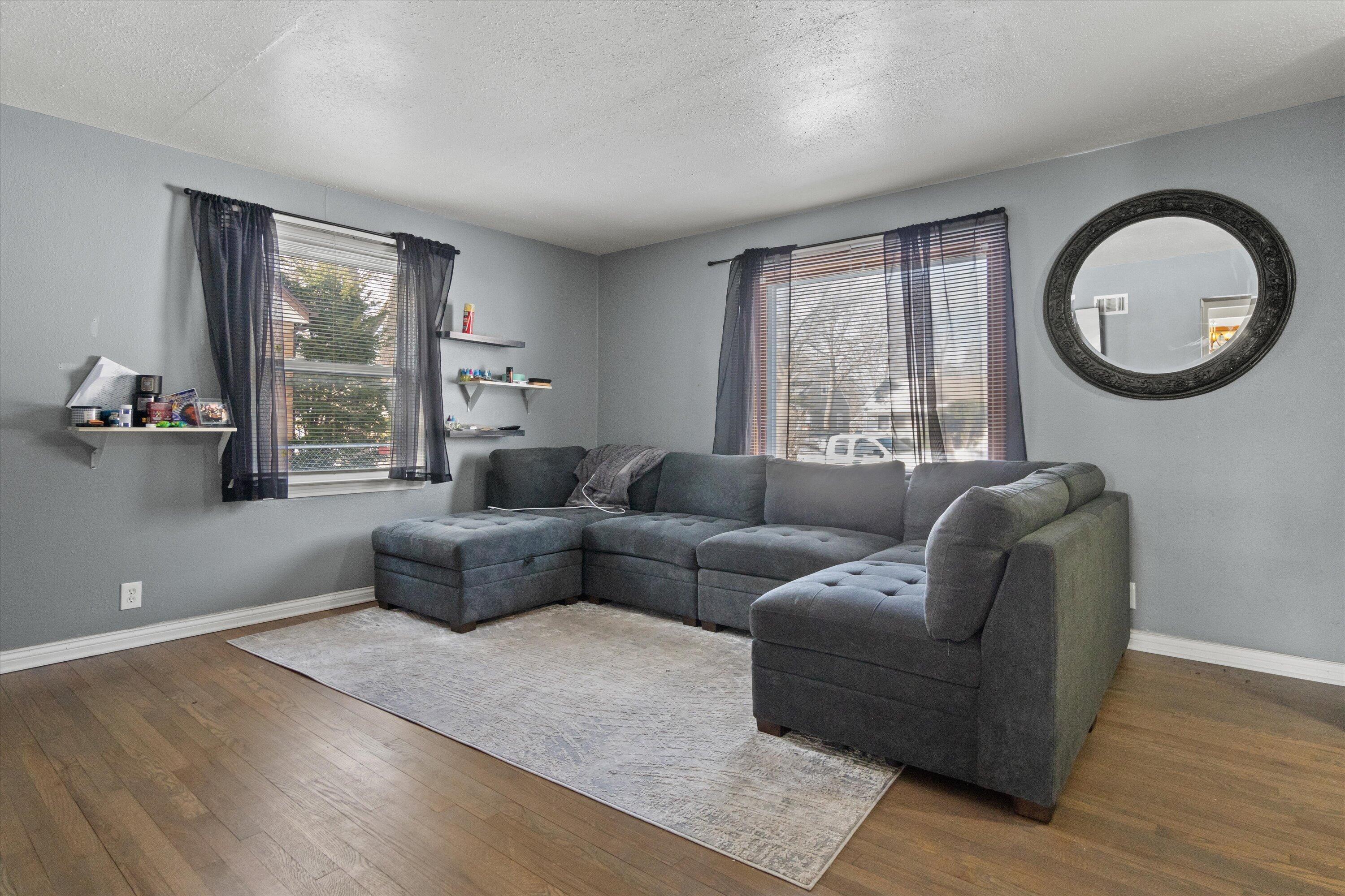 5936 North 35th Street Milwaukee, WI 53209 - Photo 4 of 19 Living Room