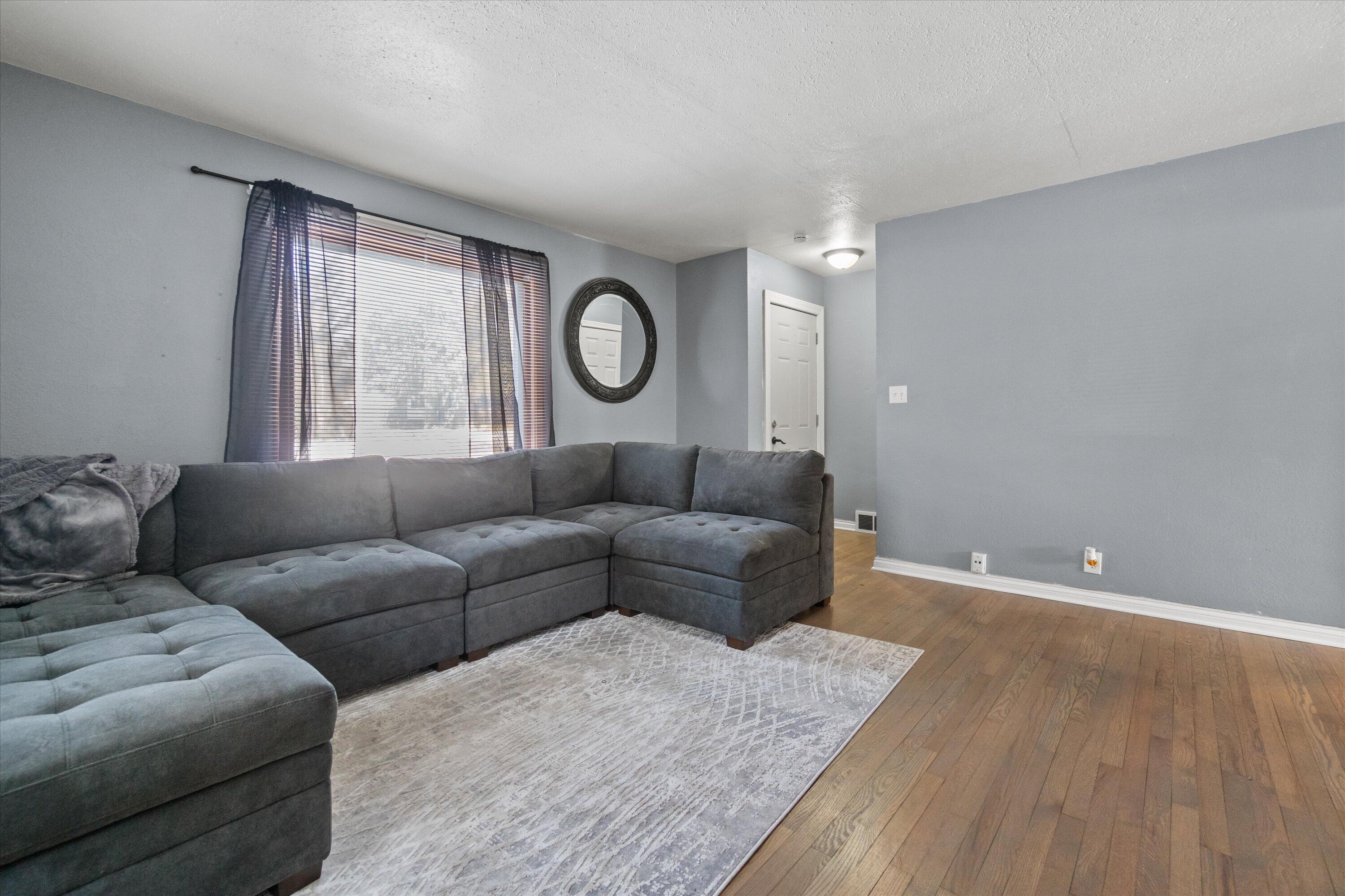 5936 North 35th Street Milwaukee, WI 53209 - Photo 5 of 19 Living Room