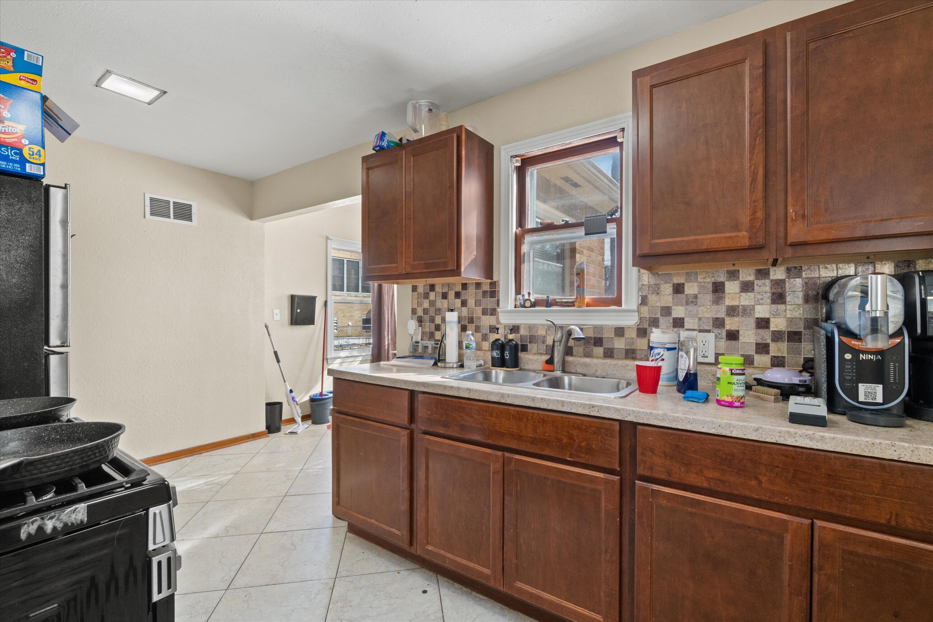5936 North 35th Street Milwaukee, WI 53209 - Photo 7 of 19 Kitchen