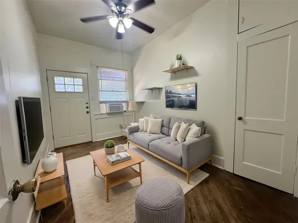 $1,450 | 106 West 38th Street, Unit A, Austin, TX 78705