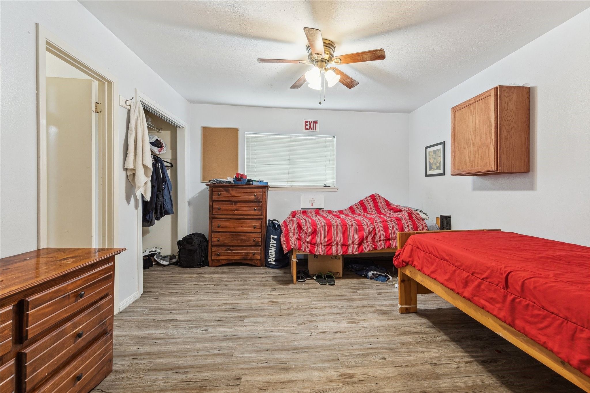 240 West 23rd Street Houston, TX 77008 - Photo 24 of 31 a bedroom with a bed and a chandelier