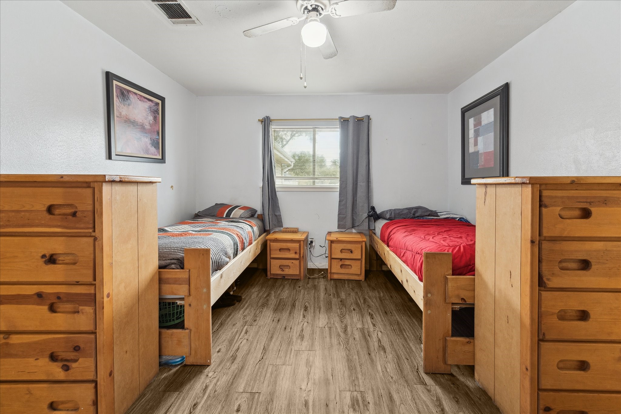 240 West 23rd Street Houston, TX 77008 - Photo 27 of 31 a bed room with a bed and a window