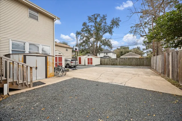 $1,075,000 | 240 West 23rd Street, Houston, TX 77008