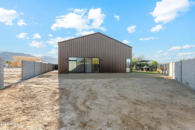 $1,435,000 | 915 West Ardmore Road, Unit 11, Phoenix, AZ 85041