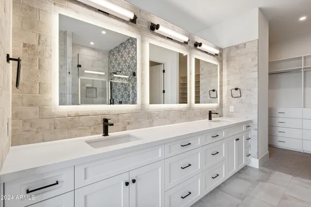 $1,435,000 | 915 West Ardmore Road, Unit 11, Phoenix, AZ 85041