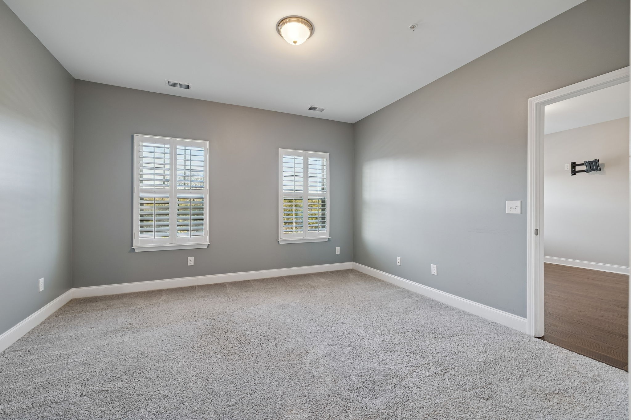 352 Buckner Cir Mount Mount Juliet, TN 37122 - Photo 29 of 51 an empty room with windows and closet