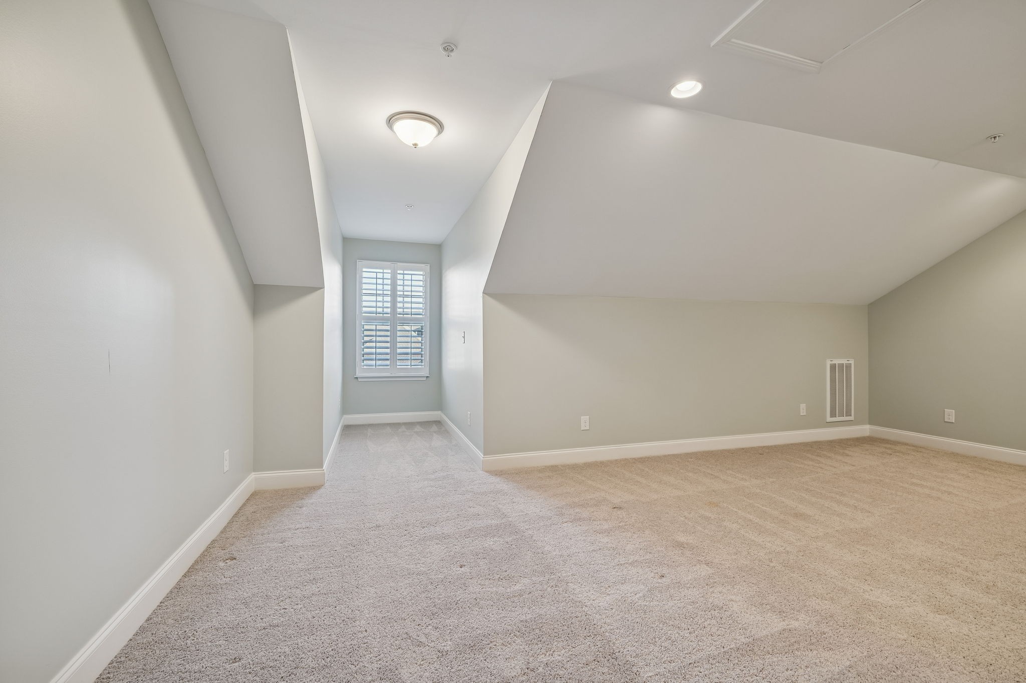 352 Buckner Cir Mount Mount Juliet, TN 37122 - Photo 38 of 51 an empty room with windows