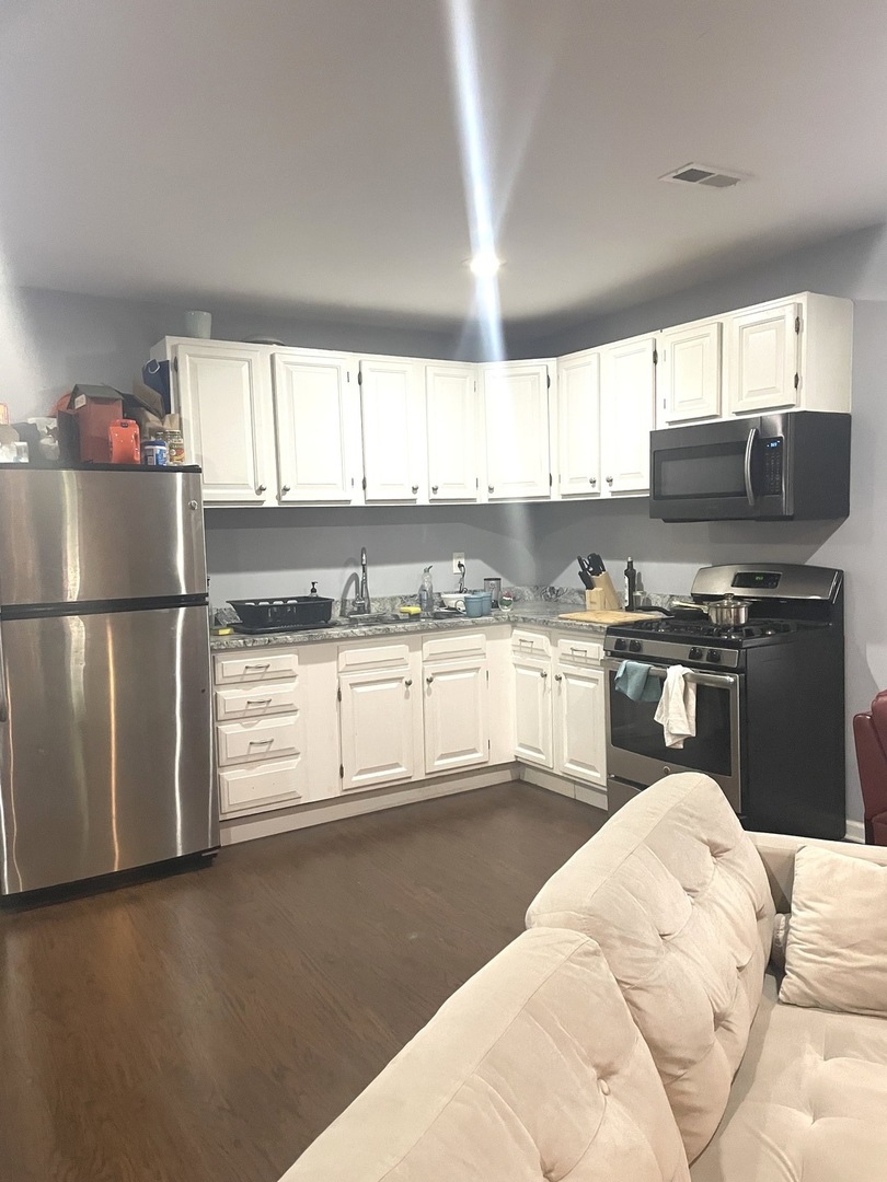 1014 West 19th Street, Unit 2F Chicago, IL 60608 - Photo 2 of 7