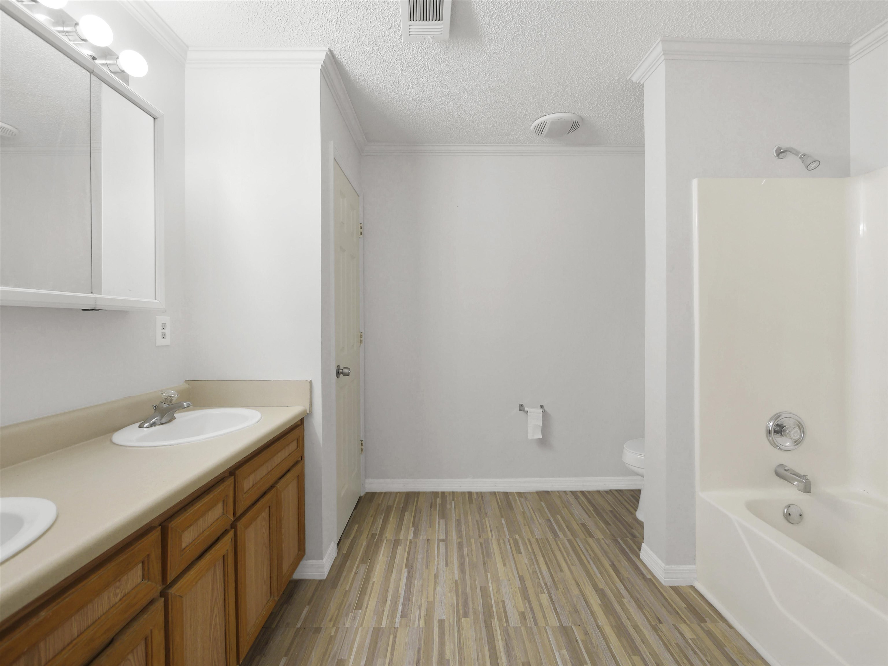 50 Spring Street St. Augustine, FL 32084 - Photo 14 of 30 a bathroom with a sink and a bathtub