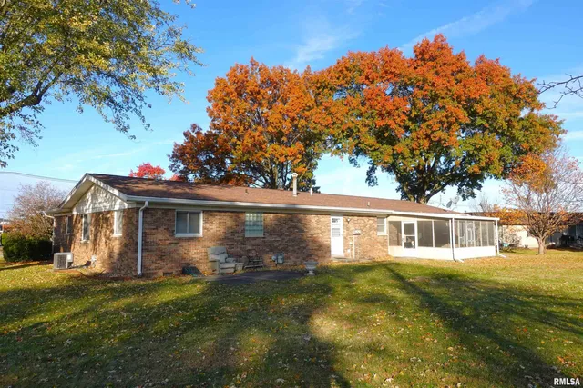 $185,000 | 1509-1521 Monroe Street, Galesburg, IL 61401