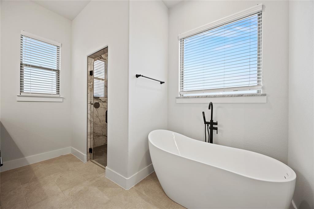 6717 Odom Road Sanger, TX 76266 - Photo 18 of 20 a bathroom with a bathtub and window
