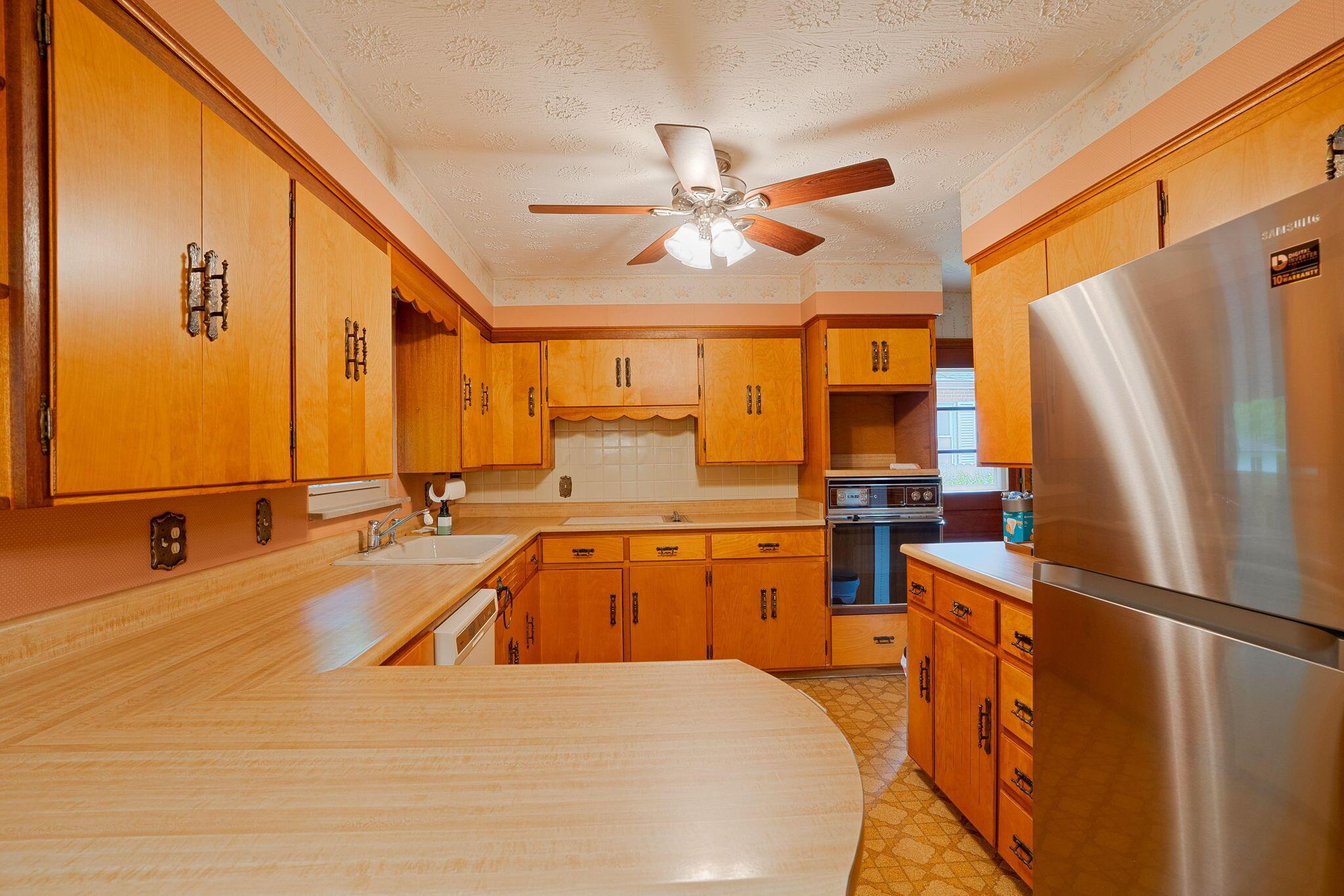 105 Hamilton Road Columbus, OH 43230 - Photo 11 of 35 11-web-or-mls-105 Hamilton Rd - 11