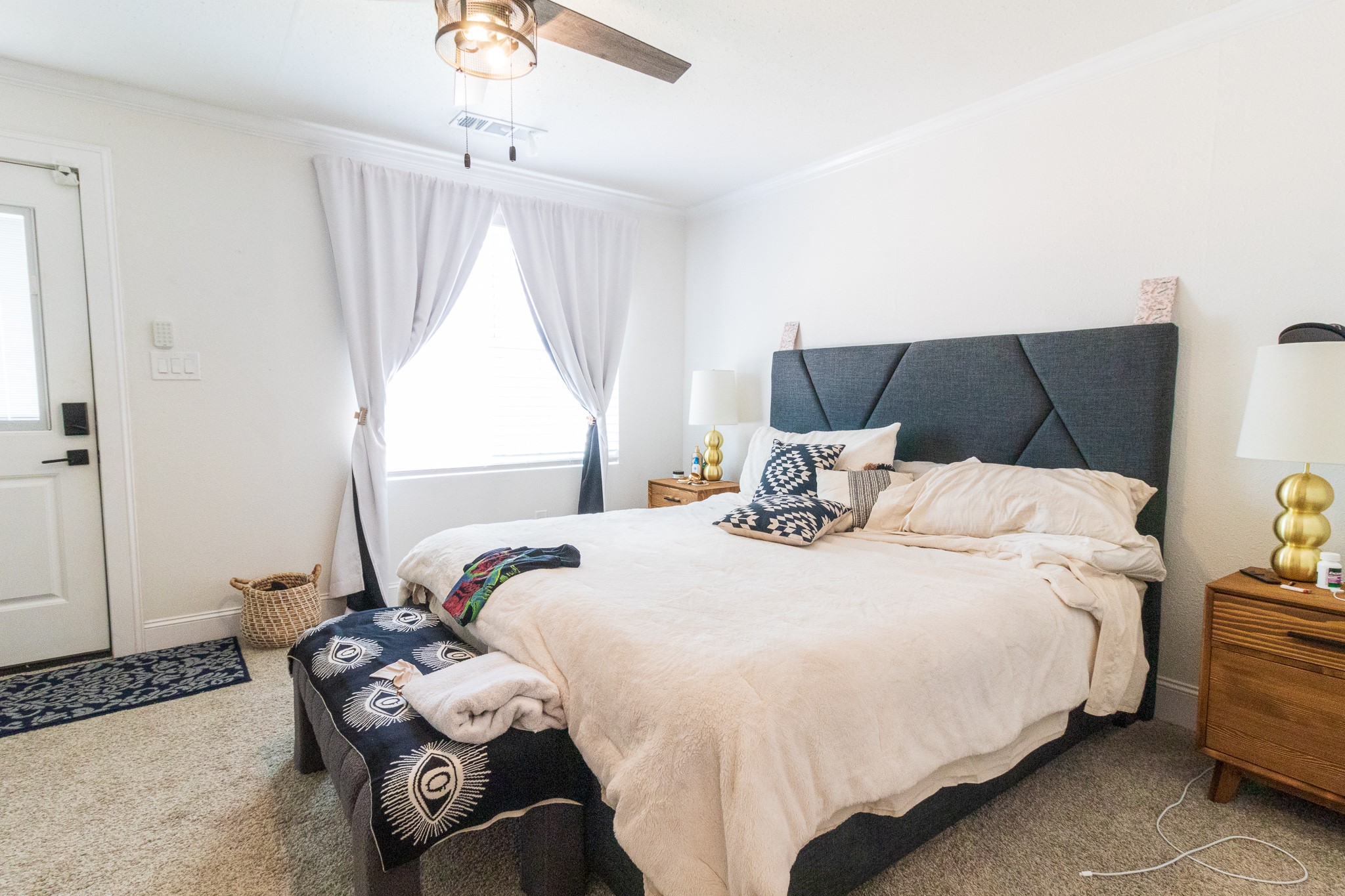 326 West 28th Street Houston, TX 77008 - Photo 13 of 22 a bedroom with a bed and window