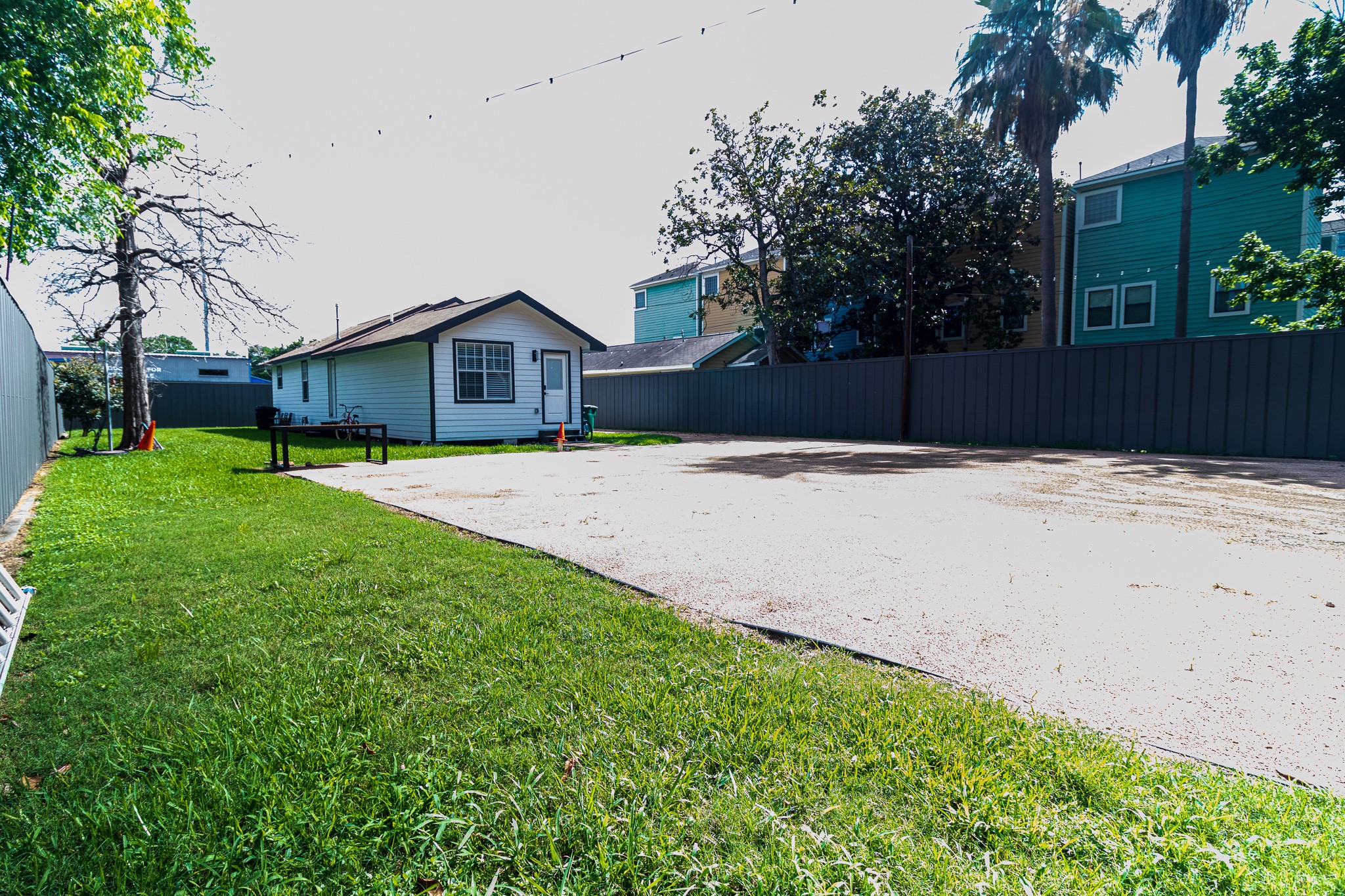 326 West 28th Street Houston, TX 77008 - Photo 2 of 22 a front view of a house with yard and green space