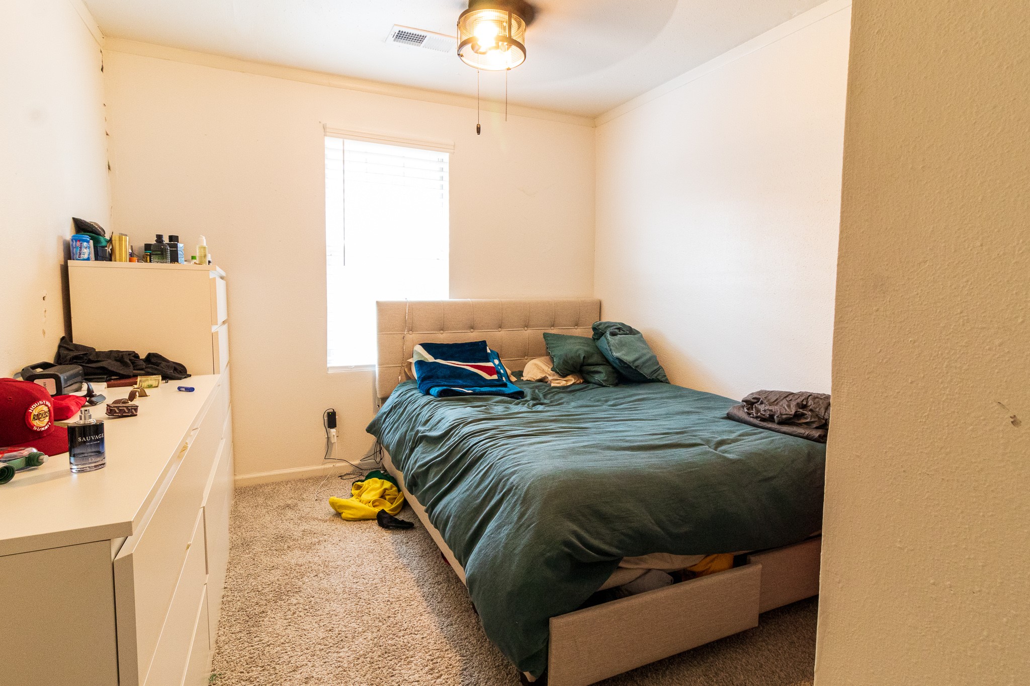 326 West 28th Street Houston, TX 77008 - Photo 21 of 22 a bedroom with a bed and a dresser