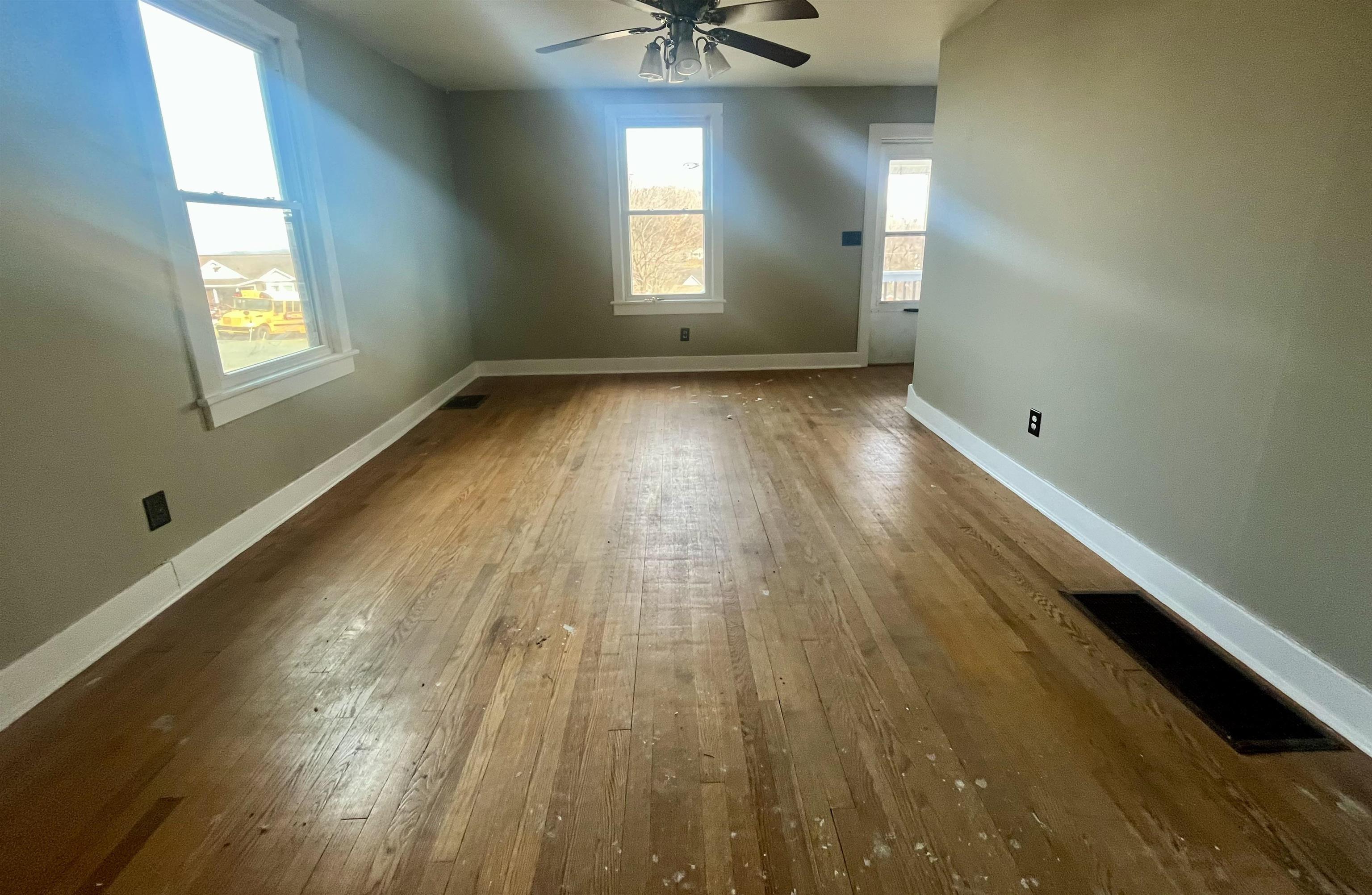 195 Orchard Road Staunton, VA 24401 - Photo 3 of 34 Livingroom
