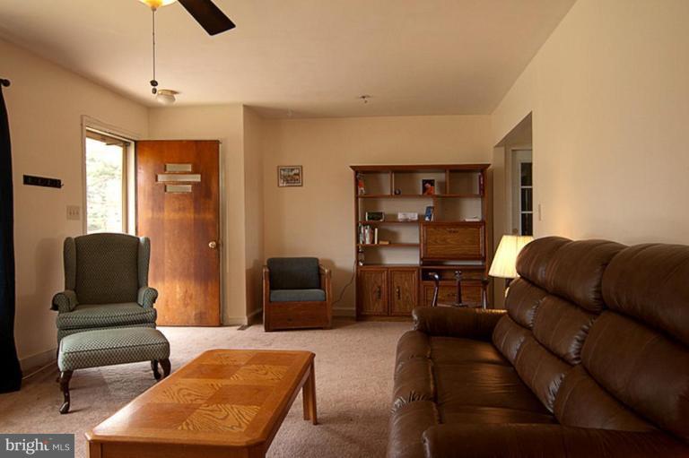 12938 Prices Distillery Road Clarksburg, MD 20871 - Photo 3 of 10 Living Room