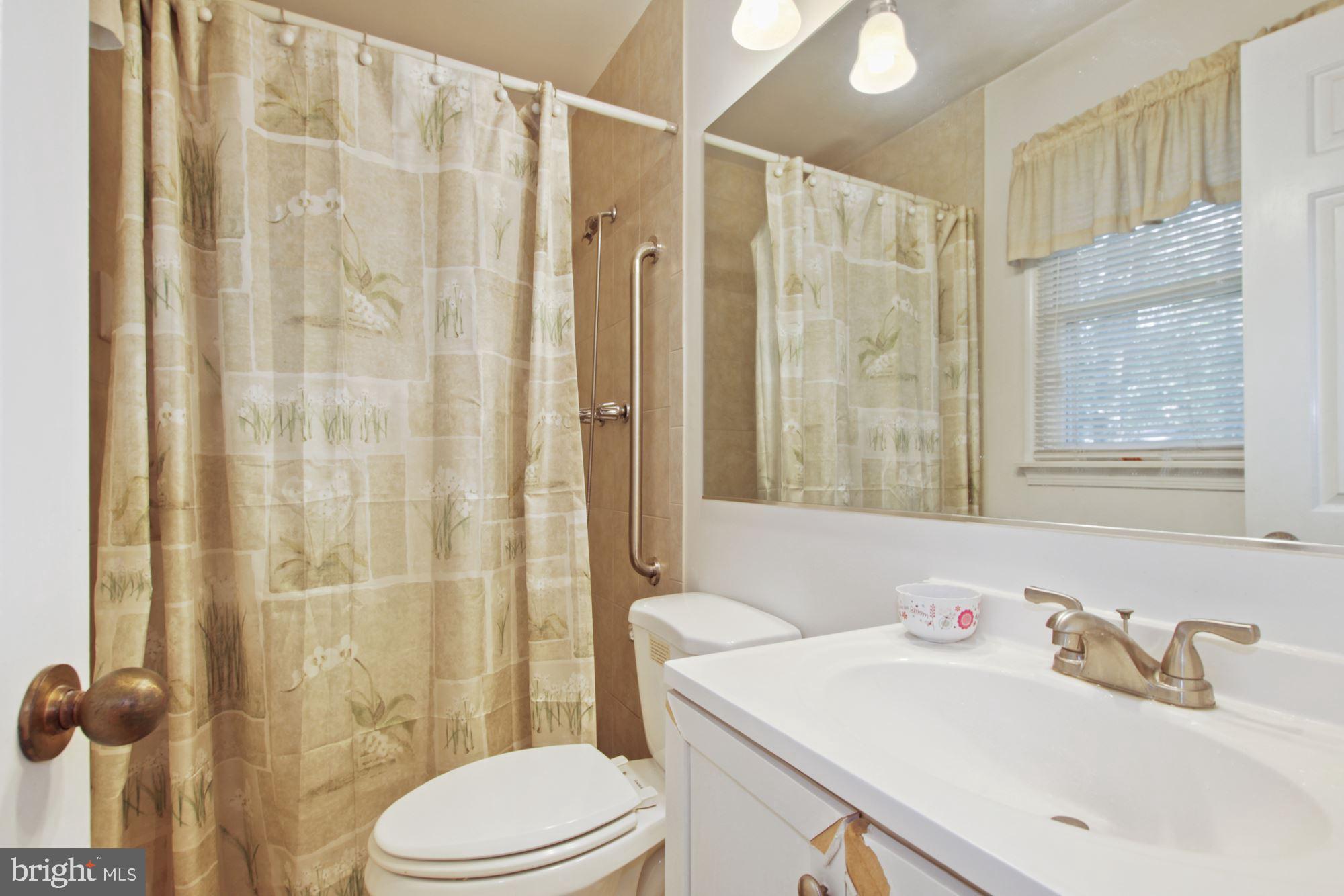 421 Marshall Manor Drive Silver Spring, MD 20905 - Photo 15 of 17