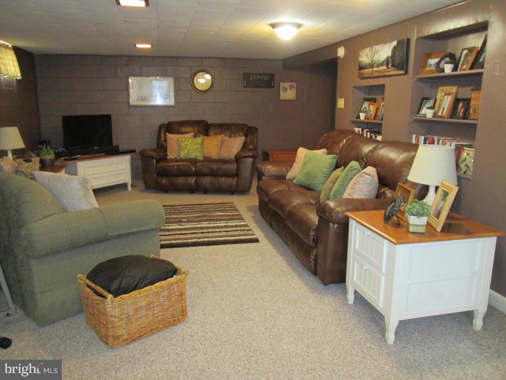 1712 Rockvale Road Lancaster, PA 17602 - Photo 33 of 43 Gallery Image 33