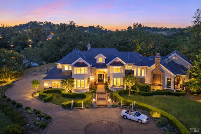 $3,995,000 | 9988 Troon Court, Windsor, CA 95492
