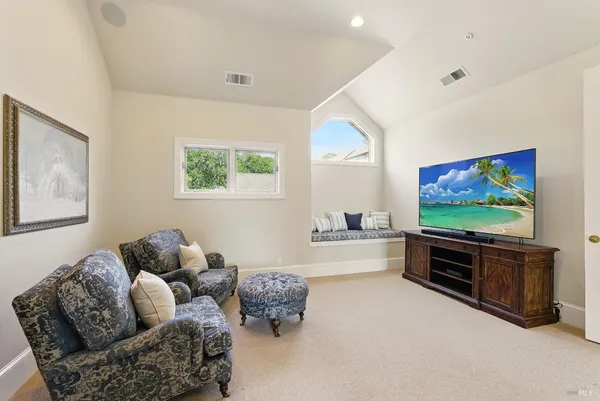 $3,995,000 | 9988 Troon Court, Windsor, CA 95492