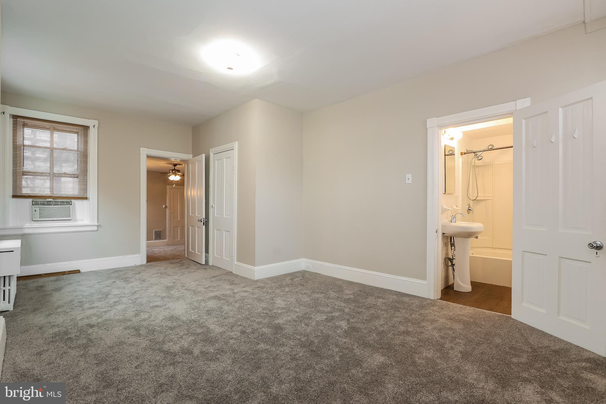 212 East Broad Street, Unit 2 Burlington, NJ 08016 - Photo 12 of 14