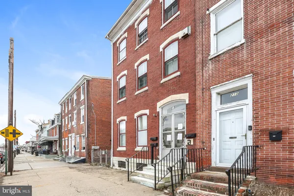 $1,600 | 212 East Broad Street, Unit 2, Burlington, NJ 08016