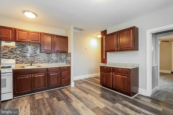 $1,600 | 212 East Broad Street, Unit 2, Burlington, NJ 08016