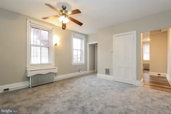 $1,600 | 212 East Broad Street, Unit 2, Burlington, NJ 08016