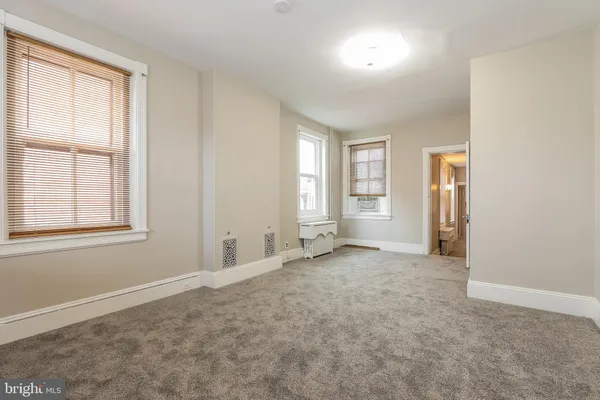 $1,600 | 212 East Broad Street, Unit 2, Burlington, NJ 08016