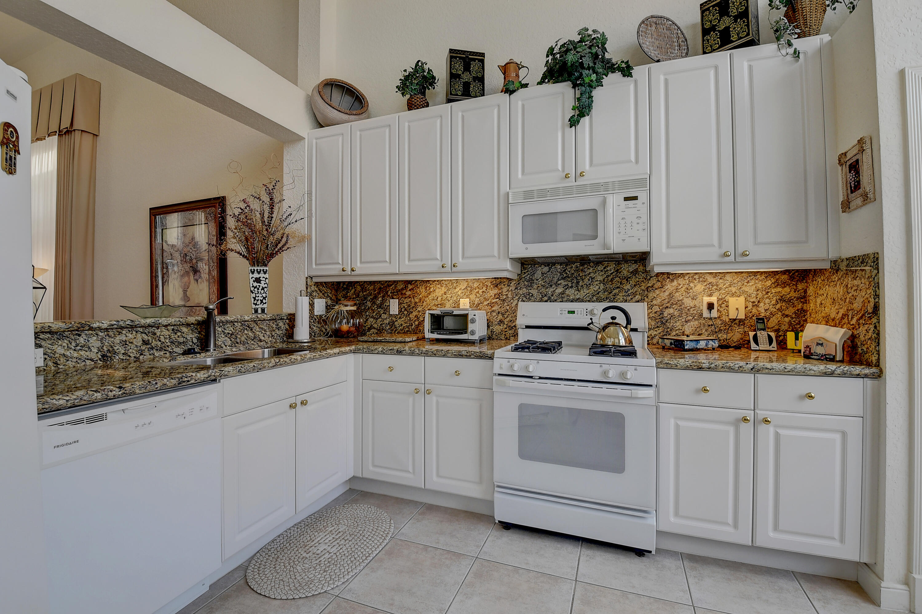 4283 Northwest 65th Road Boca Raton, FL 33496 - Photo 7 of 23 Kitchen - 1