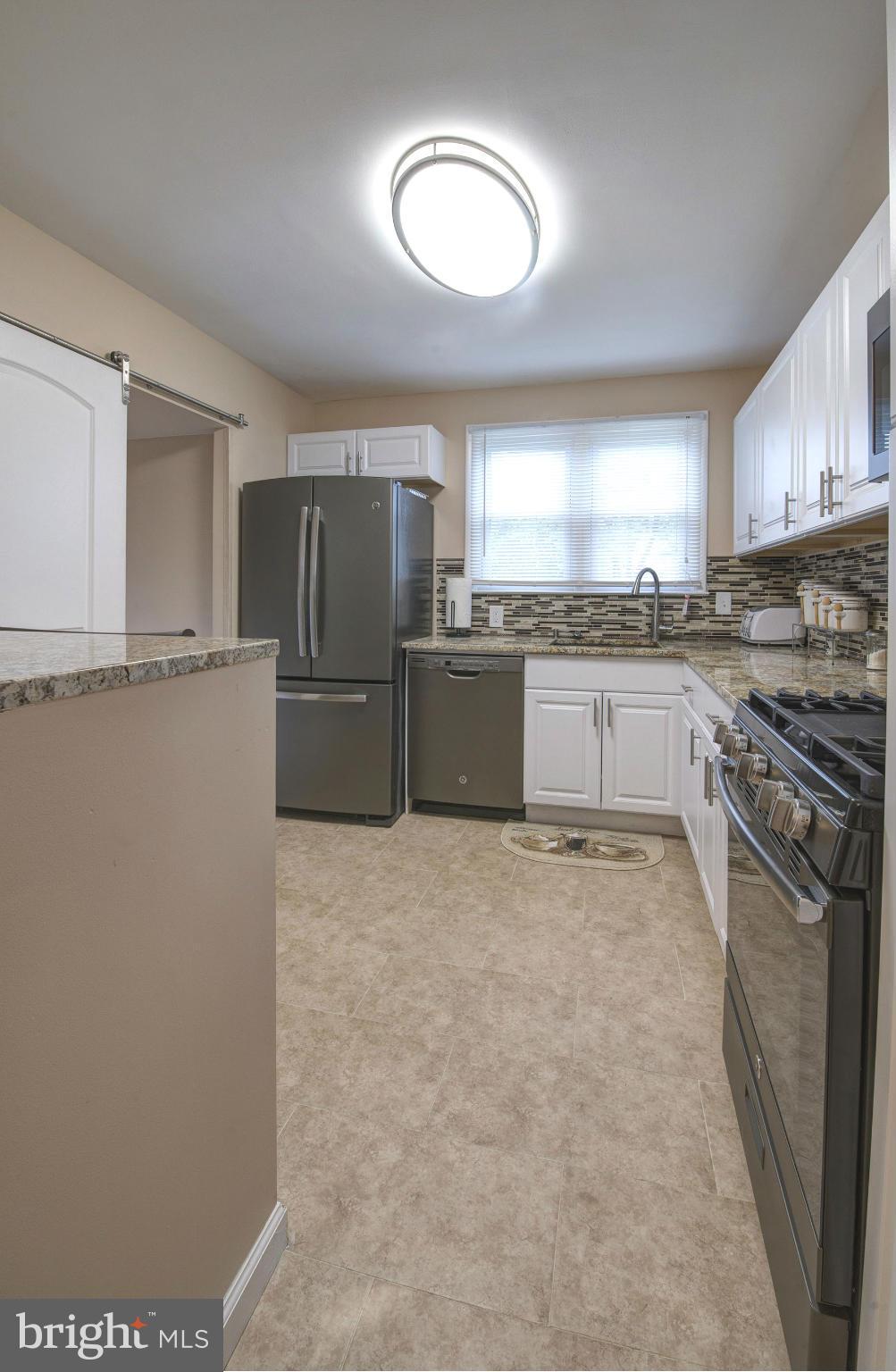 6224 Robin Hill Road Baltimore, MD 21207 - Photo 3 of 21 Kitchen