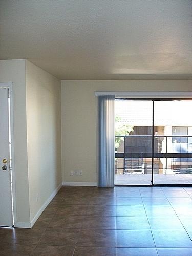 5401 East Thomas Road, Unit 2017 Phoenix, AZ 85018 - Photo 3 of 11 Living Room