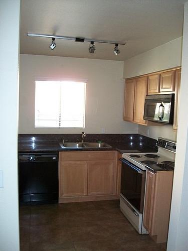 5401 East Thomas Road, Unit 2017 Phoenix, AZ 85018 - Photo 6 of 11 Kitchen
