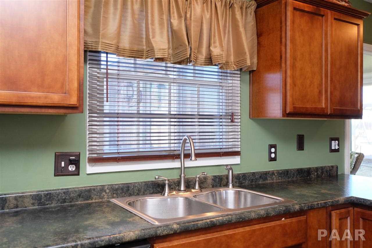 1929 Cobblestone Washington, IL 61571 - Photo 10 of 36 Gallery Image 10