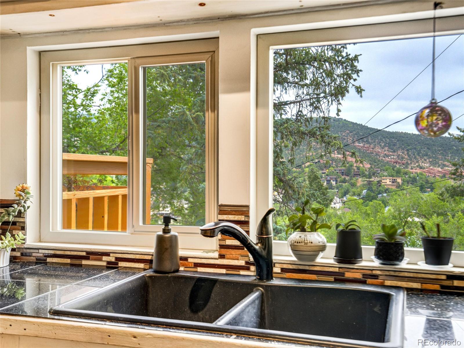 902 High Road Manitou Springs, CO 80829 - Photo 9 of 32