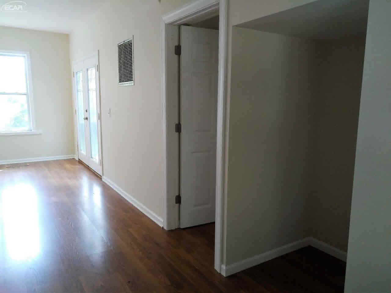 4444 Torrey Road Flint, MI 48507 - Photo 7 of 14 21369099-6.JPG