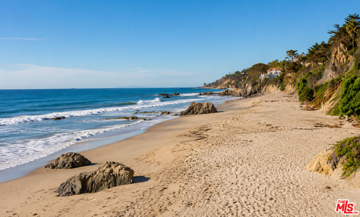 31558 Victoria Point Road Malibu, CA 90265 - Photo 13 of 55 a view of beach and ocean