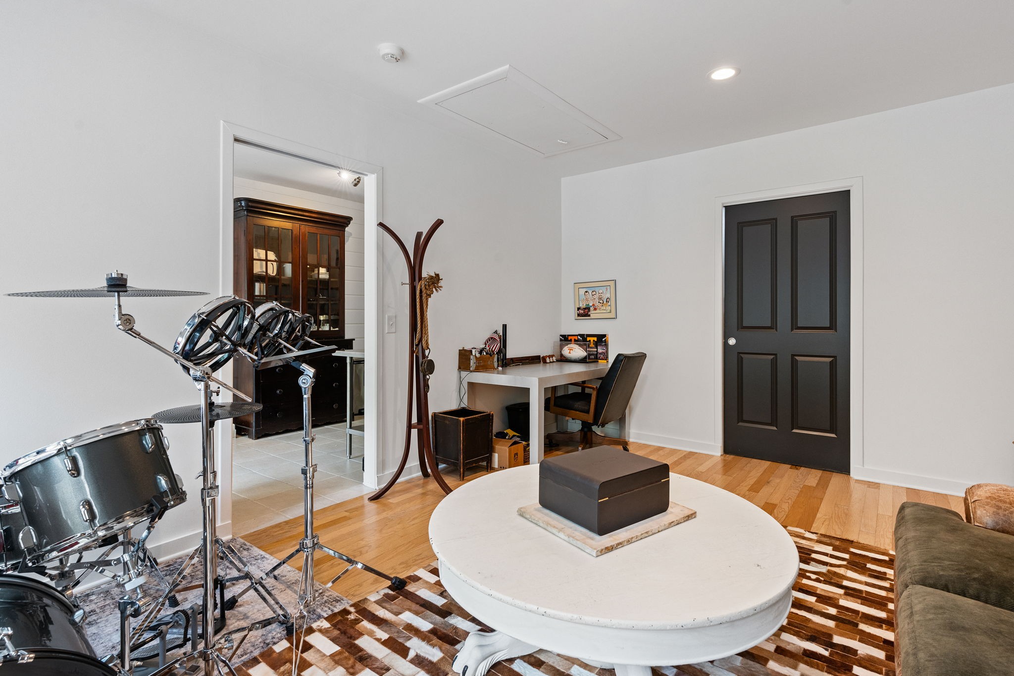 1004 Hickory Hollow Road Nashville, TN 37221 - Photo 17 of 41 a living room with furniture
