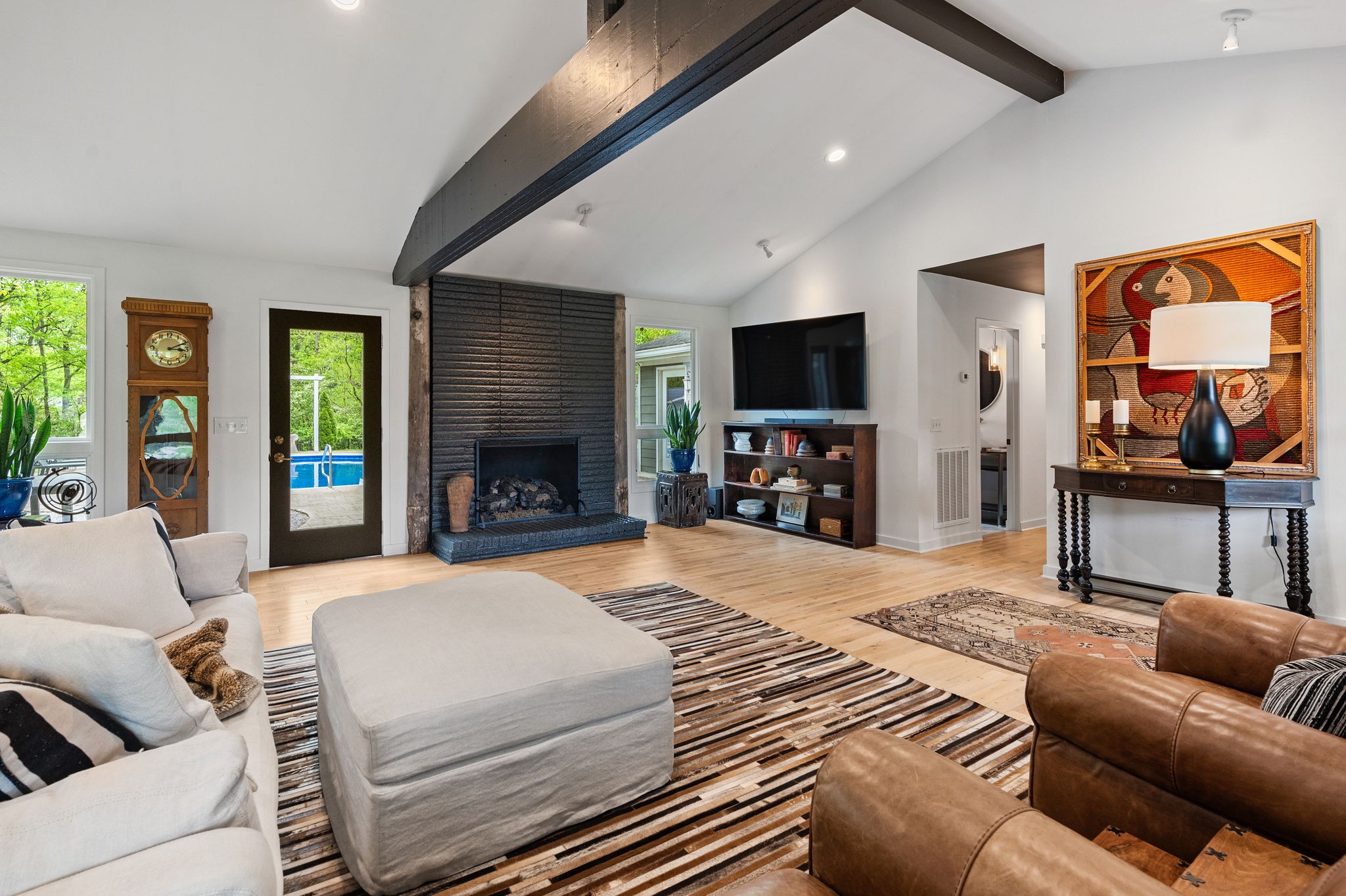 1004 Hickory Hollow Road Nashville, TN 37221 - Photo 6 of 41 a living room with furniture and a flat screen tv