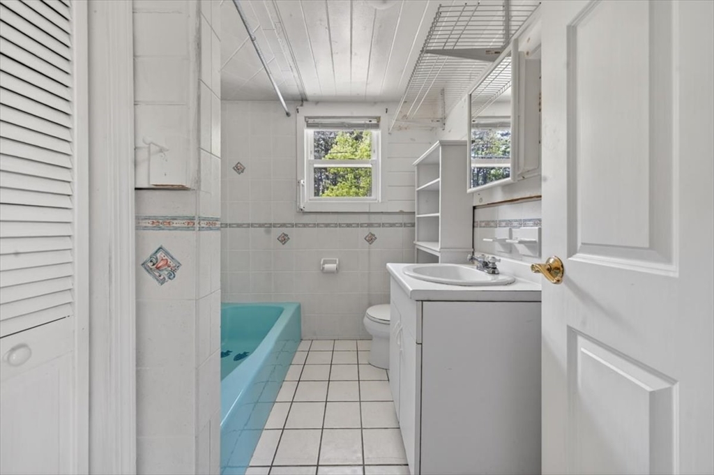207 Sandy Beach Road Plymouth, MA 02360 - Photo 14 of 39