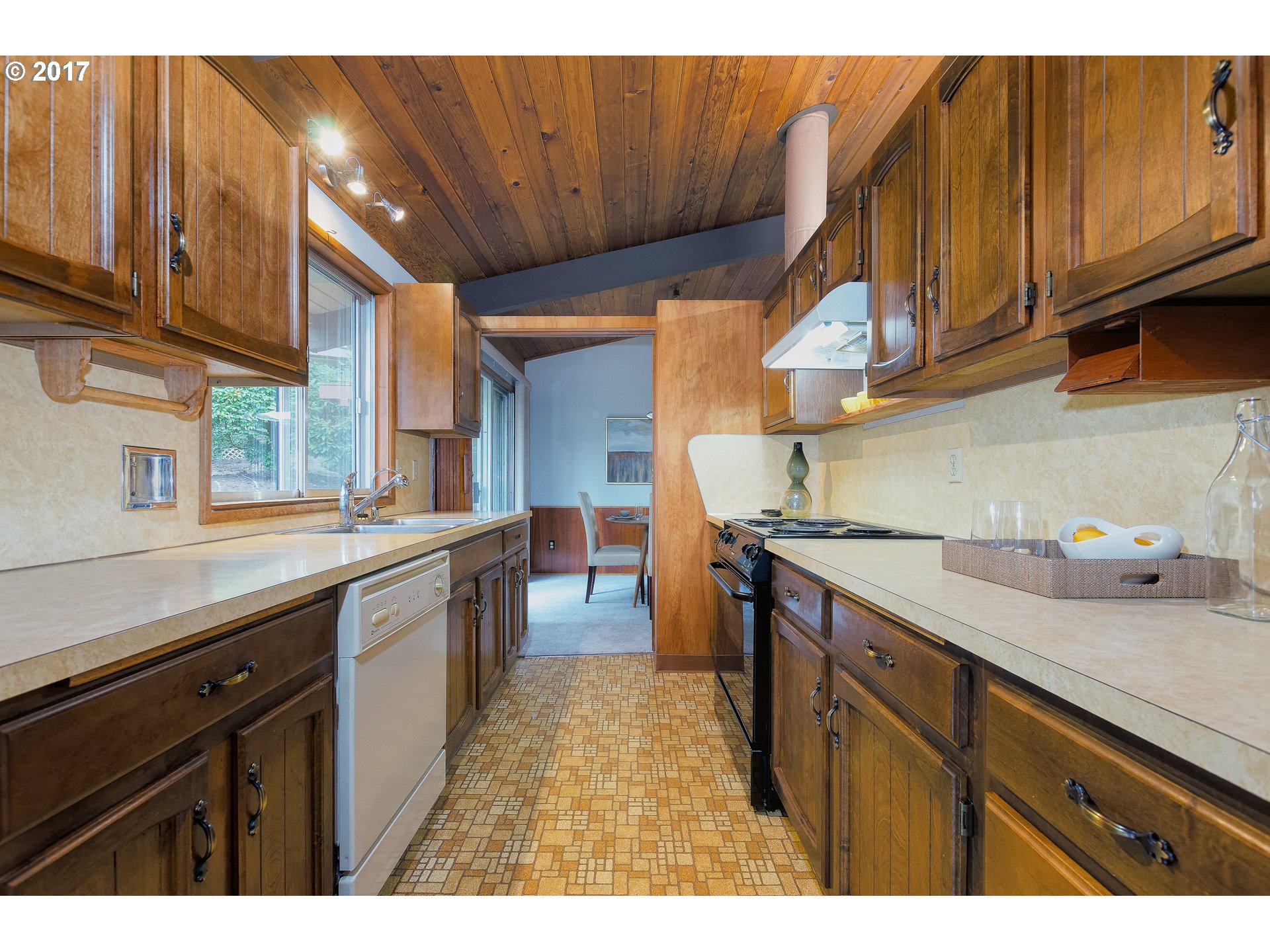 8526 Southwest 45th Avenue Portland, OR 97219 - Photo 11 of 32 Kitchen