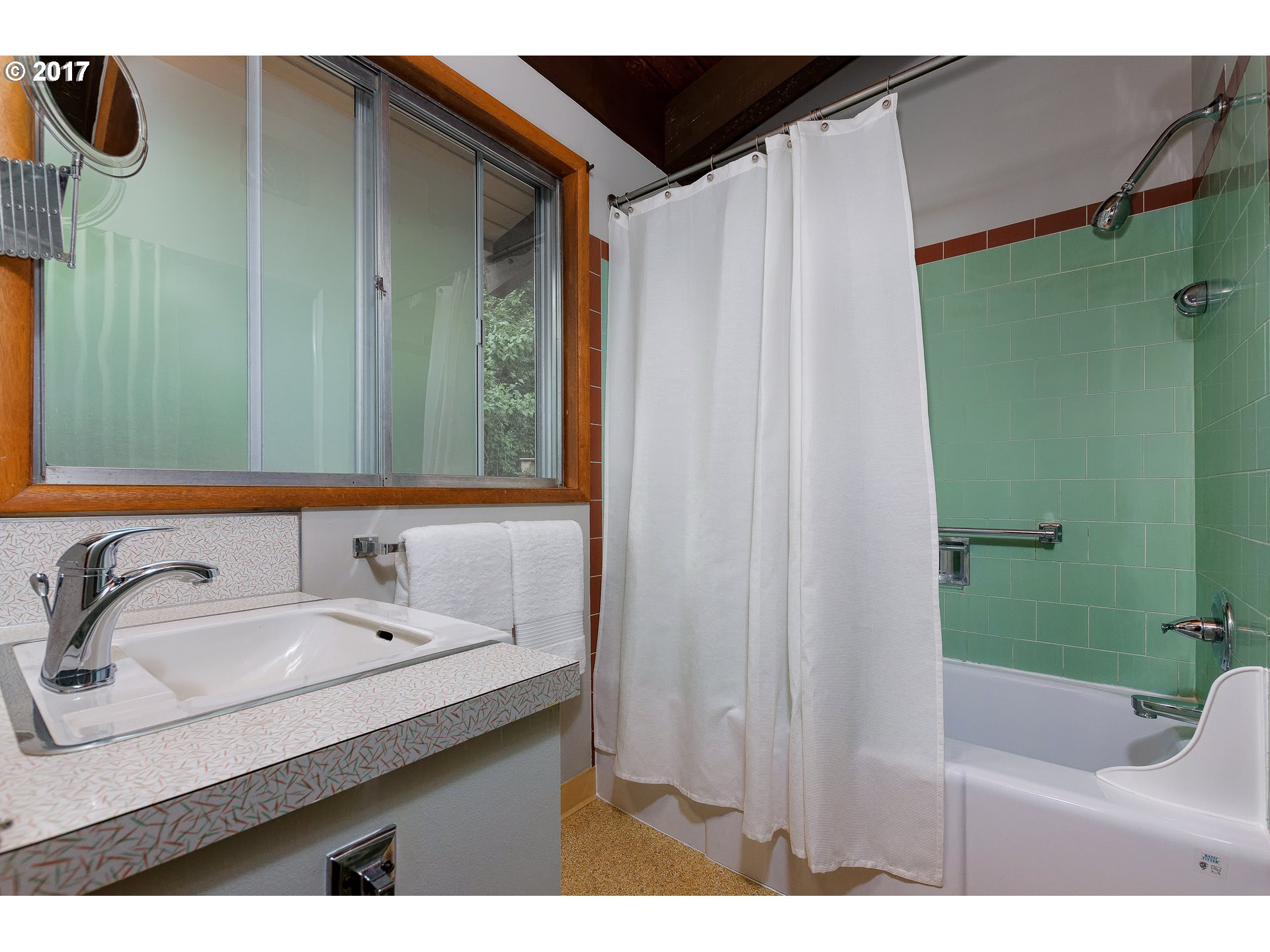 8526 Southwest 45th Avenue Portland, OR 97219 - Photo 17 of 32 Bathroom, Attached