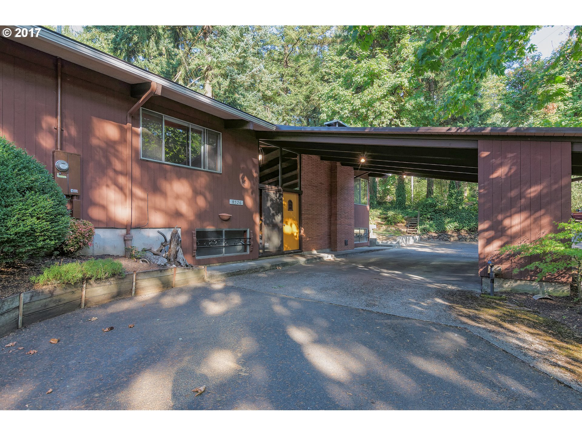 8526 Southwest 45th Avenue Portland, OR 97219 - Photo 2 of 32 Gallery Image 2